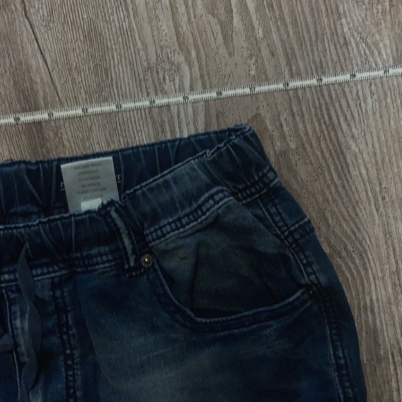 Axel 34 - Picture 6 of 9